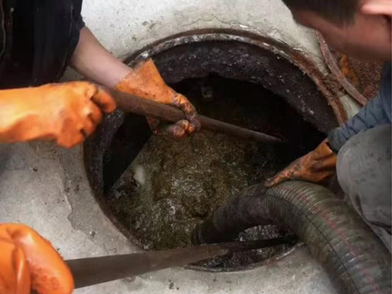 五原清理化粪池时如何避免沼气的危害?